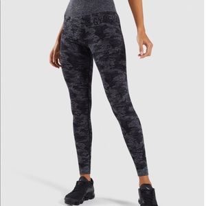 Gymshark camo seamless leggings (size small)